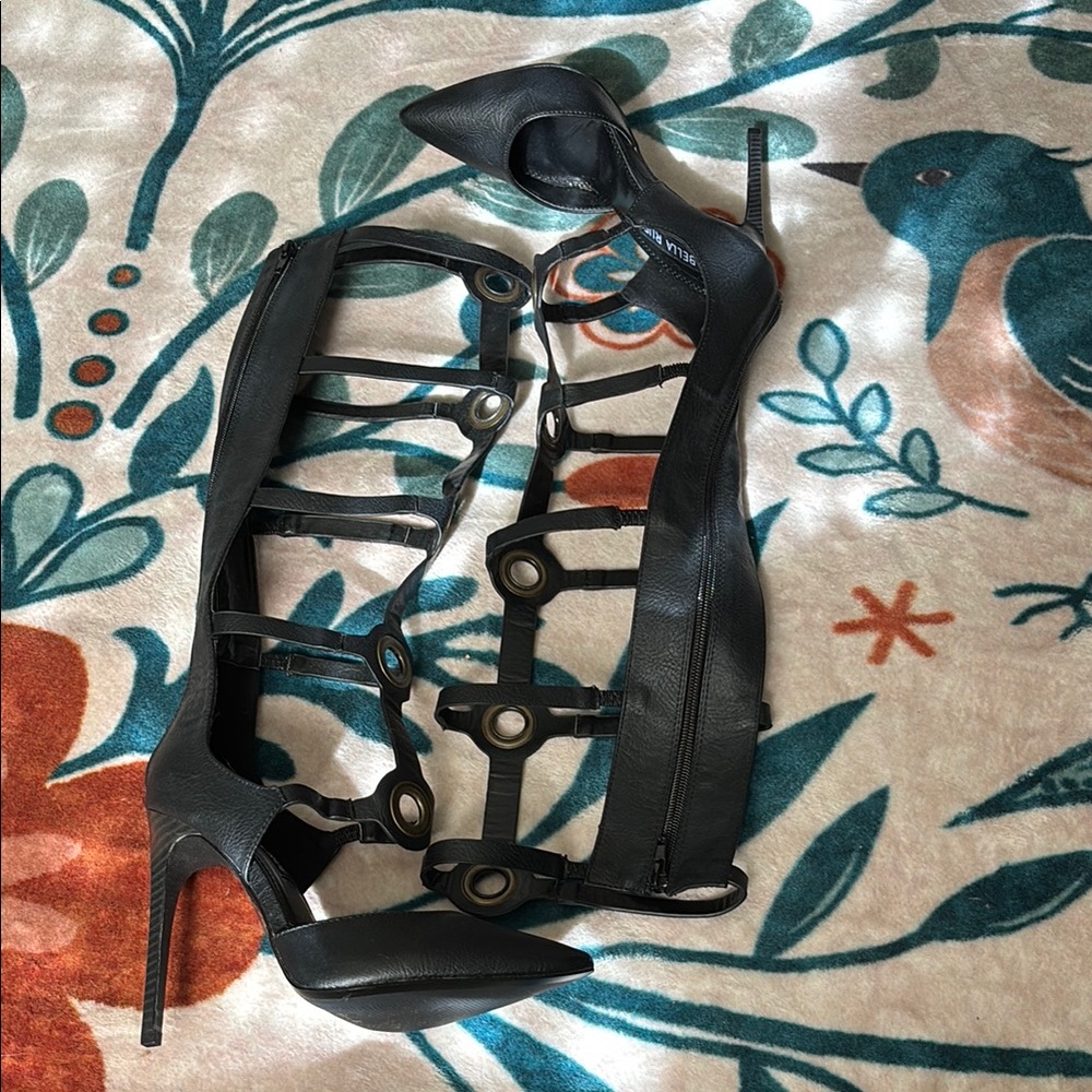 Izabella Rue Black Gladiator Heels